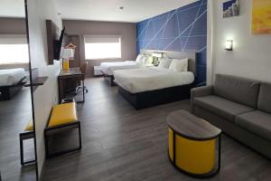 Comfort Suites Terre Haute University Area