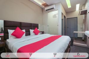 The Clock Tower Rooms & Cafe