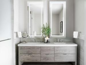 Premium Three-Bedroom Residence with One King Bed - One Queen Bed - Two Double Beds - Jordanelle View room in The Residences At Grand Hyatt Deer Valley