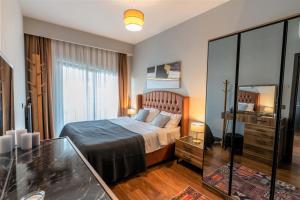 central City Apartment with Premium Amenities