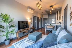 central City Apartment with Premium Amenities