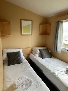 Newquay - Caravan - Sleeps 8 - Parking - Seaside