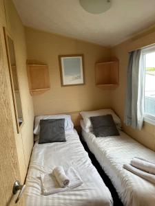 Newquay - Caravan - Sleeps 8 - Parking - Seaside