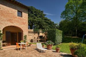 La Loggia Free Parking,AC