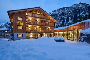 One-Bedroom Apartment with Balcony and Mountain View   room in Appart Altana