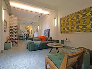 Siri Designer 3-Storey Townhouse with Garden and Luxury Amenities