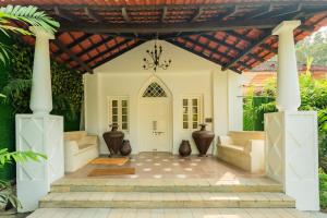 ELIVAAS Maison 10 - Luxe 4 BHK Villa With Pvt Pool, Garden & Portuguese Charm