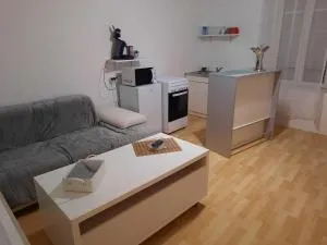 Aux portes de nancy , studio avec parking gratuit - Custines