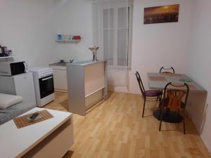 Aux portes de nancy , studio avec parking gratuit