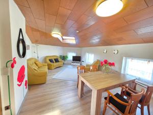 ELENA flat Mohn Duisburg Zentrum