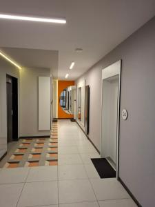 Mieszkanie 46m2 - 2 pokojowe z ogródkiem , WIFI , Bezpłatny parking nr 126, Szybkie połączenie z lotniskiem, autobus 120