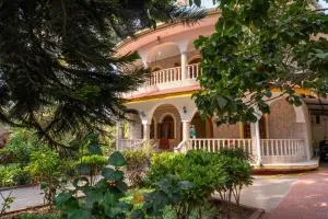 5-Min Walk to Beach Spacious 5BHK Villa Getaway! - Benaulim