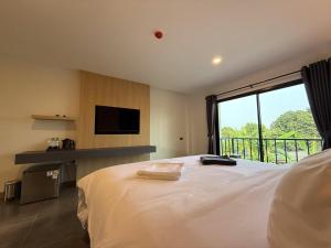 BOX BOX Hotel and Sports Restaurant