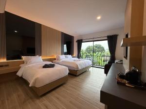 BOX BOX Hotel and Sports Restaurant