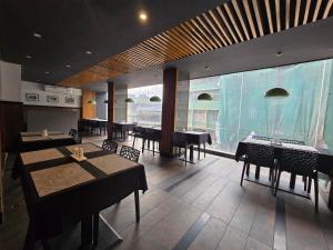 The Regal Hotel & Lounge