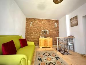 Cozy Retreat - Central