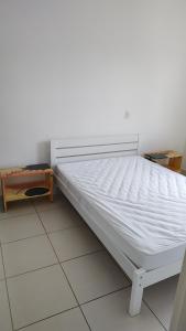 Itaguá - 1 quadra da praia, 2 quartos, 2 banheiros, acomoda 5 pessoas