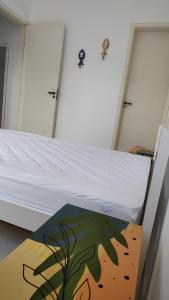 Itaguá - 1 quadra da praia, 2 quartos, 2 banheiros, acomoda 5 pessoas