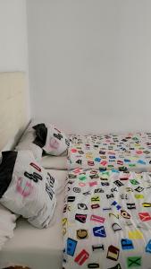 Sejours chez l'habitant Calaisis room bed : Chambre Deluxe Double ou Lits Jumeaux