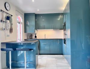 Luxury town House with private garden in Duquesa