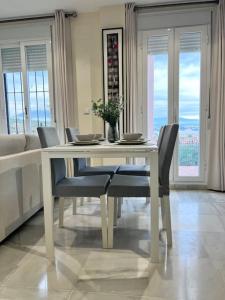 Luxury town House with private garden in Duquesa