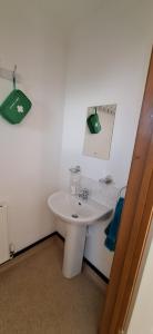 2Bed-4Guests-Parking-Bbq-Garden-Patio