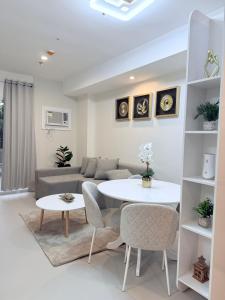 Dahlia - Two Bedroom Condo Unit with Veranda