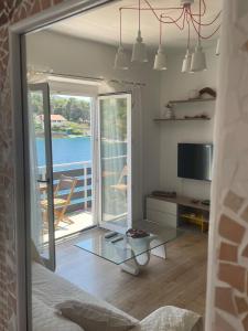 Holiday House Jagoda -First Row to the Sea Brbinj