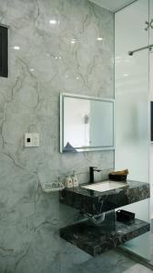 Royal Homestay And Coffee