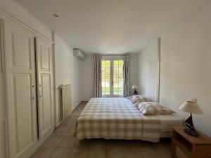 Villas Villa La Ventiliere pour 12 Personnes avec Piscine Chauffee, Terrain de Tennis, de Petanque et Vue Mer : photos des chambres