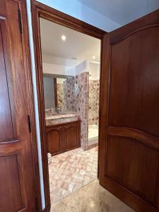 Villas Villa La Ventiliere pour 12 Personnes avec Piscine Chauffee, Terrain de Tennis, de Petanque et Vue Mer : photos des chambres