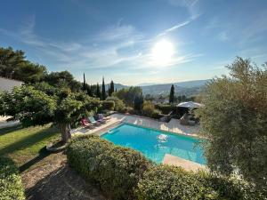 Villas Villa La Ventiliere pour 12 Personnes avec Piscine Chauffee, Terrain de Tennis, de Petanque et Vue Mer : photos des chambres