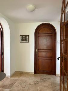 Villas Villa La Ventiliere pour 12 Personnes avec Piscine Chauffee, Terrain de Tennis, de Petanque et Vue Mer : photos des chambres