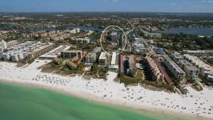 Anchorage Resort 9th Floor 2 Bedroom Condo with Balcony Gulf Views PoolBeach 0895