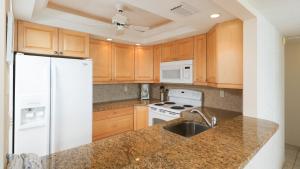 Anchorage Resort 9th Floor 2 Bedroom Condo with Balcony Gulf Views PoolBeach 0895