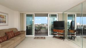 Anchorage Resort 9th Floor 2 Bedroom Condo with Balcony Gulf Views PoolBeach 0895