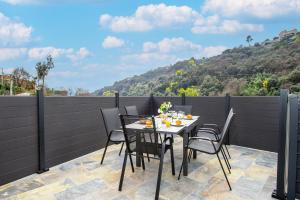 Maisons de vacances ACACIAS - Agreable appartement dans maison - Menton - Parking prive : photos des chambres