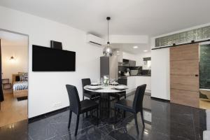 Maisons de vacances ACACIAS - Agreable appartement dans maison - Menton - Parking prive : photos des chambres