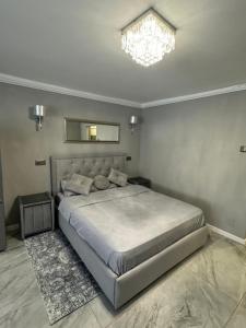 Silver studio at just 8 minutes distance of center