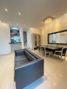 Casa -3Quartos com Piscina-Peró