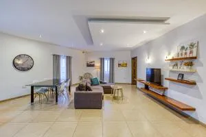 Bright,stylish 2bedroom apartment in village centre - Xgħajra