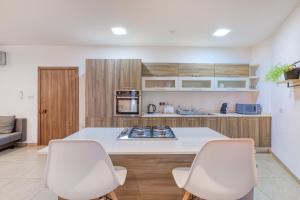 Bright,stylish 2bedroom apartment in village centre