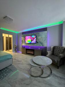 Silver studio at just 8 minutes distance of center