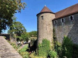 Appartement au pied des remparts avec place de parking
