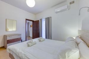 Bright,stylish 2bedroom apartment in village centre