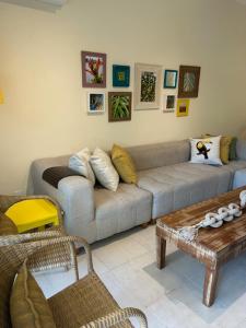 Amplo Apartamento de 3 quartos na Barra da Tijuca, pertinho da praia, super bem decorado e equipado, limpíssimo, cheiroso, novinho, com suíte, lavabo, varandão, piscina, portaria 24 horas, perto de bares e restaurantes