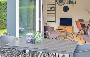 3 Bedroom Awesome Home In Heinkenszand