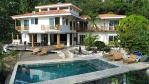 Casa Luna - Private Suites with Ocean View, Pool, AC, WiFi - Respingue