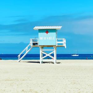 Urban Elite YourHostHelper