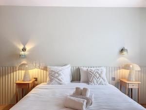 Urban Elite YourHostHelper